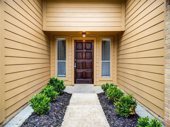 Building Photo - 6727 Harpers Dr