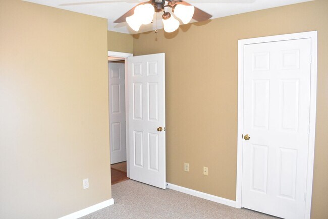 Building Photo - A Great South Stafford Location!