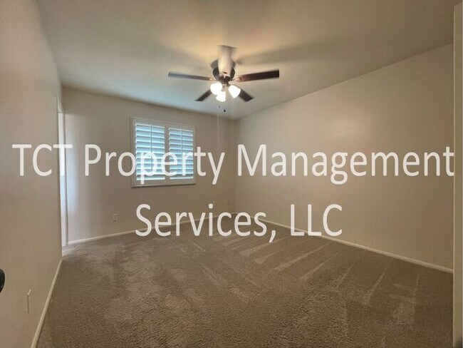 Building Photo - Spacious Open Concept 3 bedroom, 2 bath Ho...