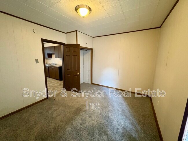 Building Photo - 391 E Voris St