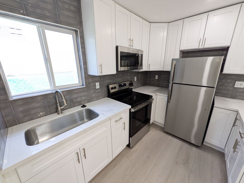 Building Photo - 414 E Puente St