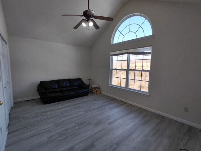 Building Photo - 4 Plex unit close to FLW