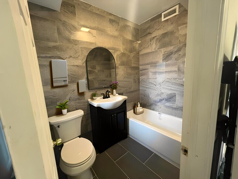 Building Photo - 620-3F S 2nd St