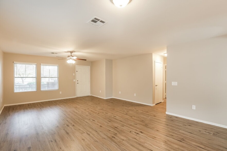 Building Photo - 7238 S 40th Ln