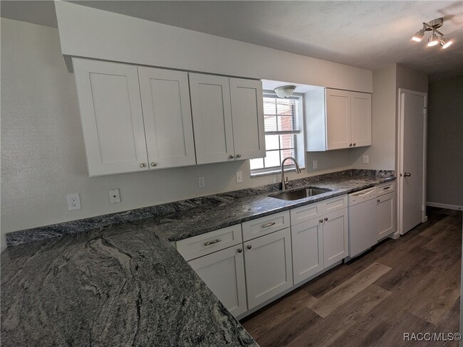 Building Photo - 35433 Crescent Dr