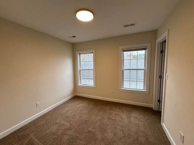 Building Photo - Forest Grove