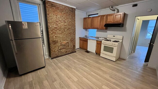 Primary Photo - 212 Ophelia St