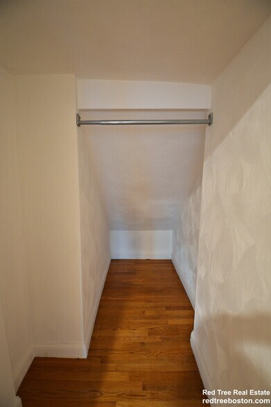 Building Photo - 1804 Beacon St