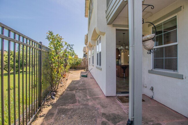 Building Photo - 4 Bedroom 3 Bathroom House | AMSI | Alexandr Metlinski