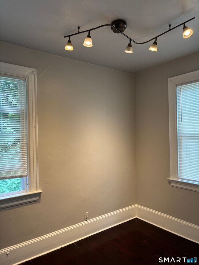 Building Photo - 246 Goffe Terrace