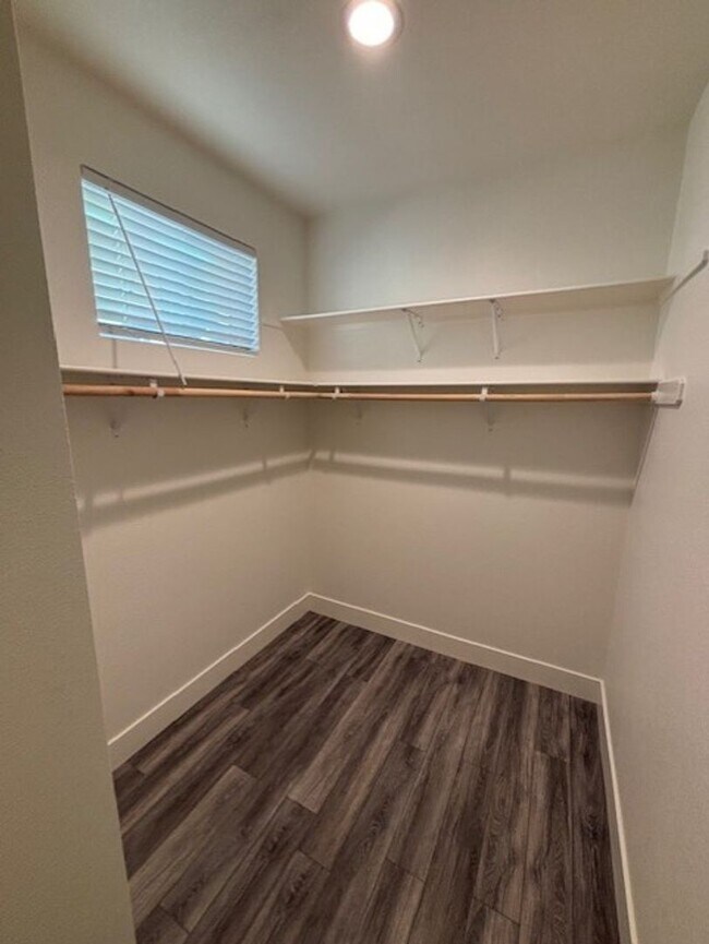 Building Photo - 1758 Thea Ave