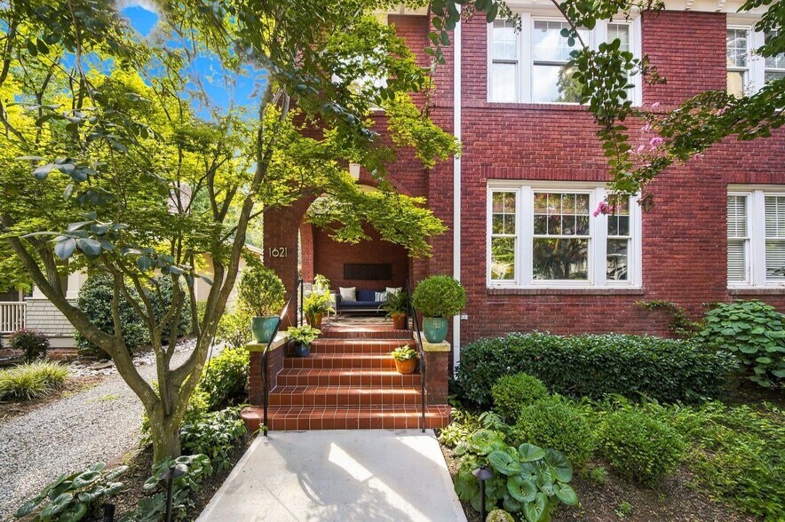 Building Photo - 1621 Lyndhurst Ave