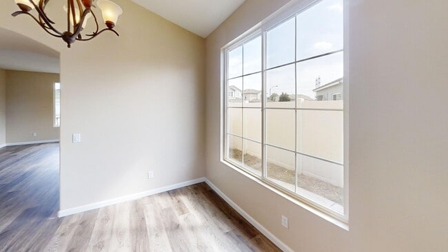 Building Photo - Beautiful Newly Upgraded 4 bedroom 3 bathr...