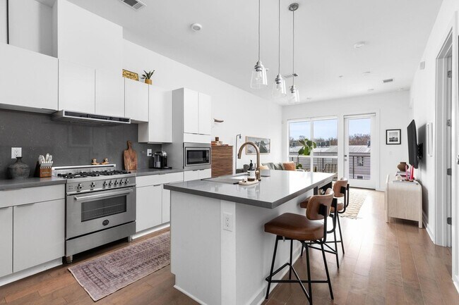 Primary Photo - 207 W Johanna St