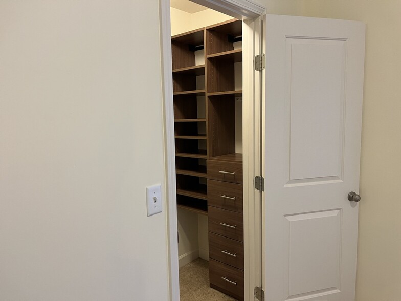 Custom Closets in Main Bedroom - 3224 Lincoya Creek Dr