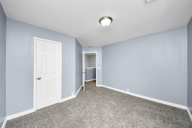Building Photo - 2703 Edgewick Elm St