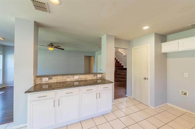 Building Photo - 9200 Warren Dr