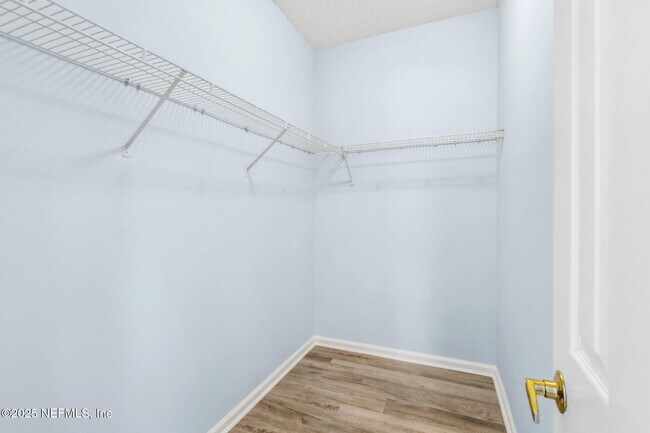 Building Photo - 1601 Nectarine St