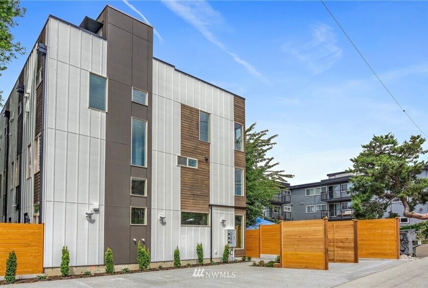 Building Photo - 5618B California Ave SW
