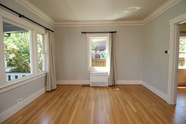 Building Photo - 6435 NE Cleveland Ave