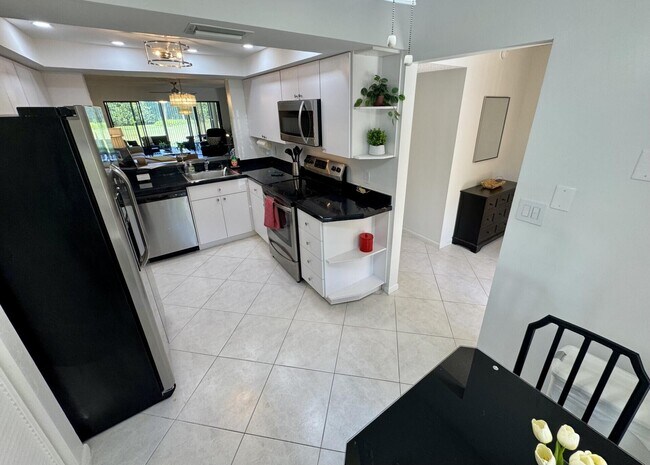 Building Photo - 5121 Oakhill Ln