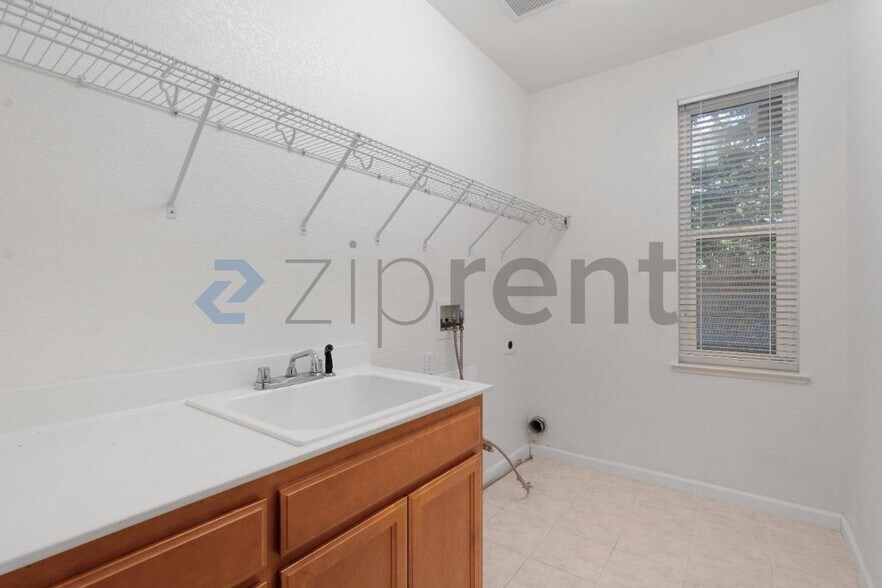 Building Photo - 6704 Camacha Way