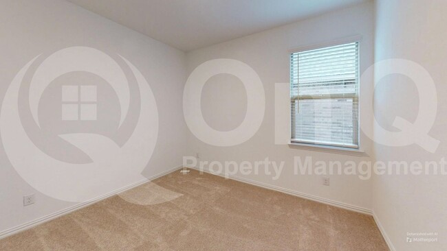 Building Photo - 1420 Rousseau Dr