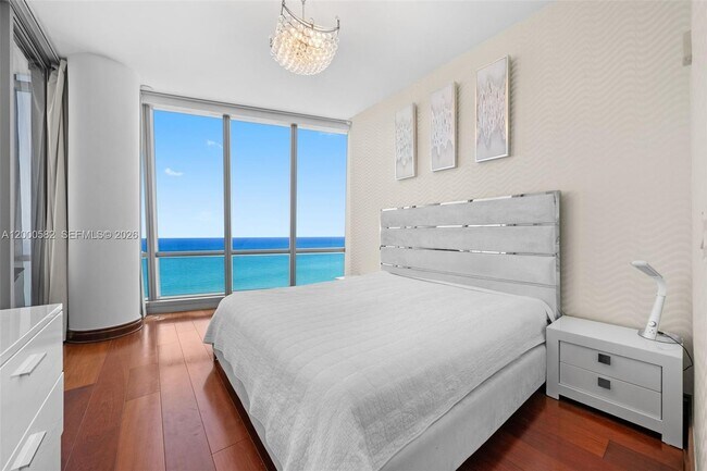 Building Photo - 17121 Collins Ave