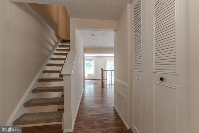 Building Photo - 619 Coral Reef Dr