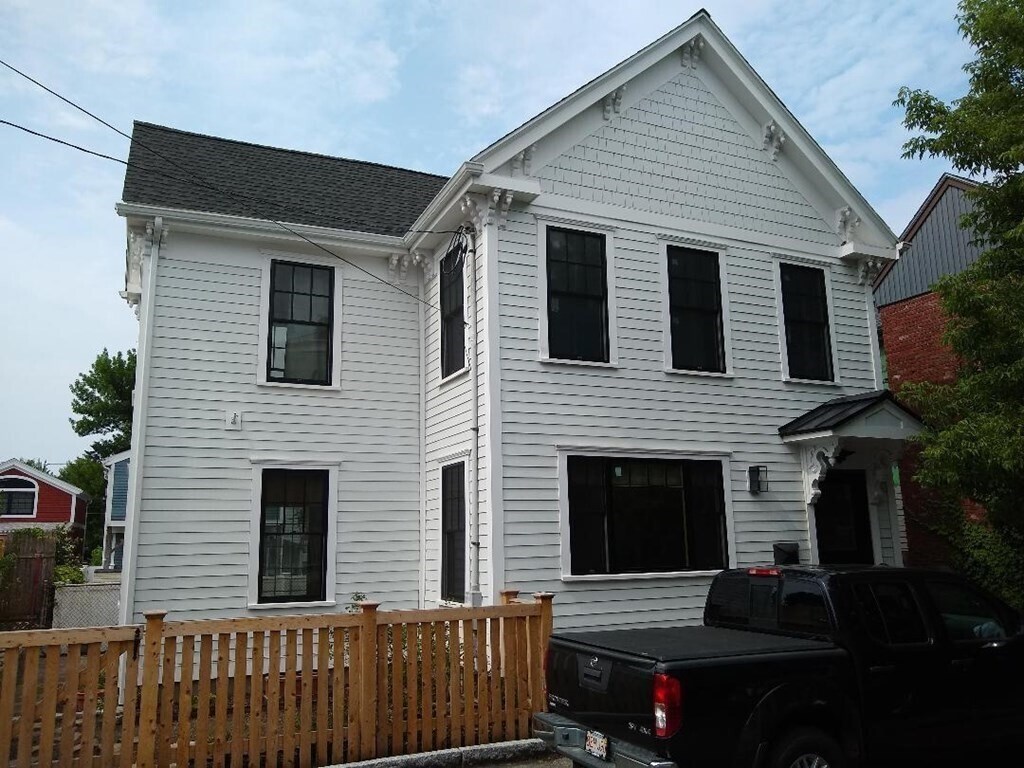 Building Photo - 10 Lowell Ter
