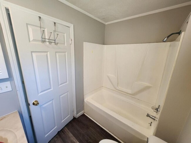 Building Photo - 732 Highland Ave