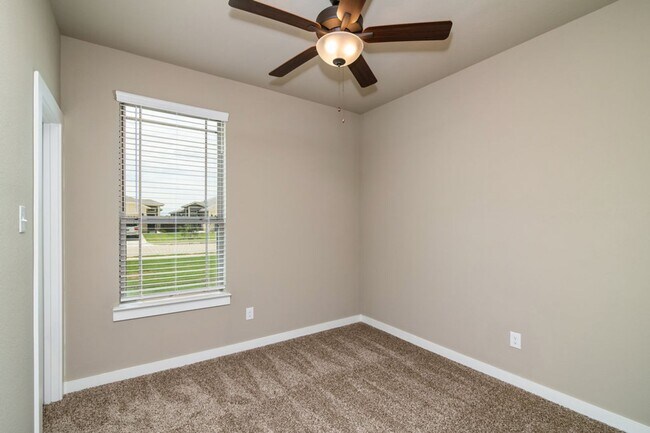 Building Photo - 609 Harvest Moon Dr