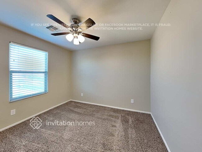 Building Photo - 3331 E Russell St