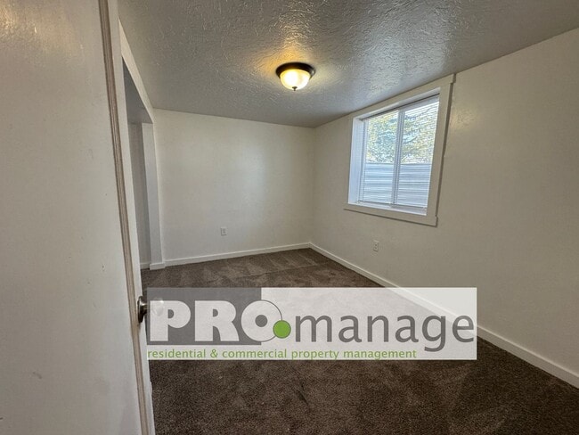 Building Photo - 690 I St