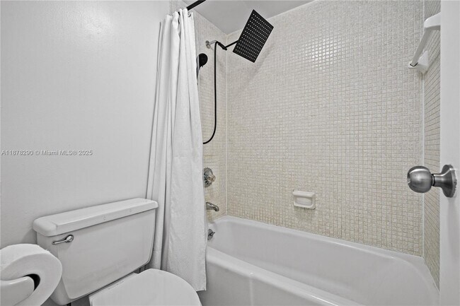 Building Photo - 2899 Collins Ave