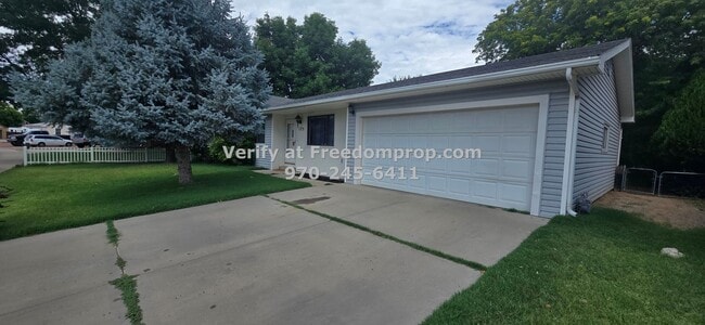 Building Photo - Fruita 3 Bedroom 2 Bath Home with Fenced yard
