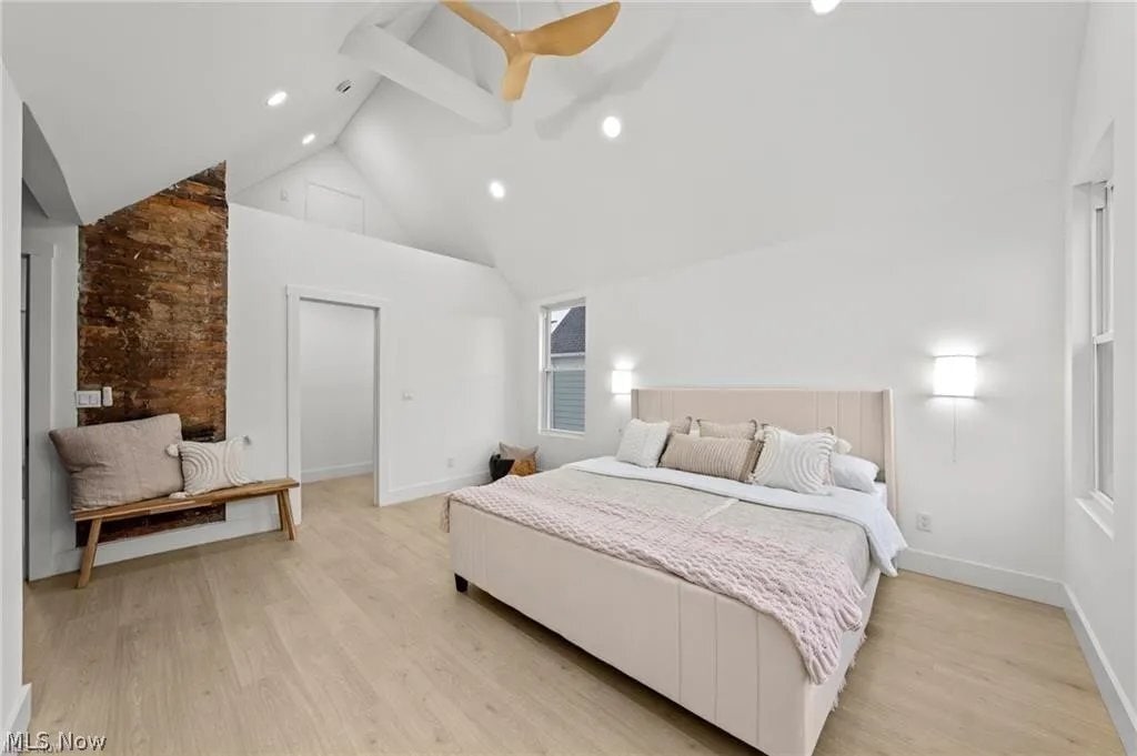 Building Photo - 1422 W 77th St