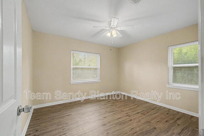 Building Photo - 560 N 72nd Ave