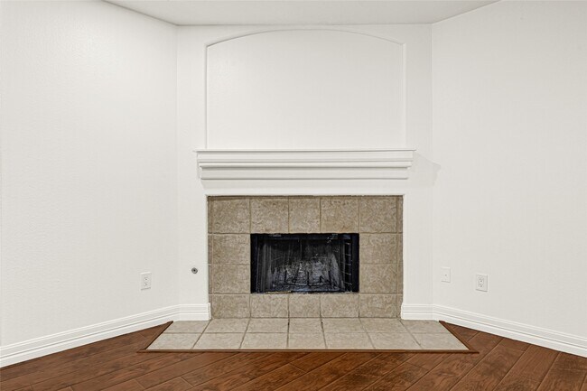 Building Photo - 15911 Breanna Ln