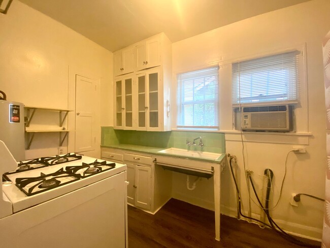 Building Photo - Harris- 3207 1/2