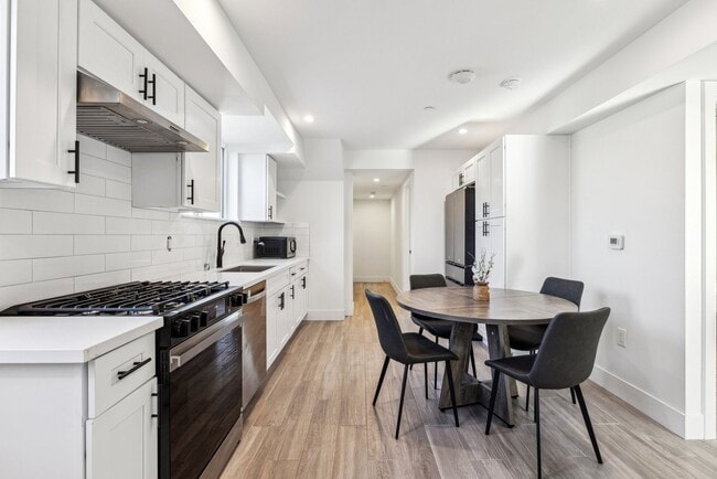 Building Photo - 1252 W 37th St