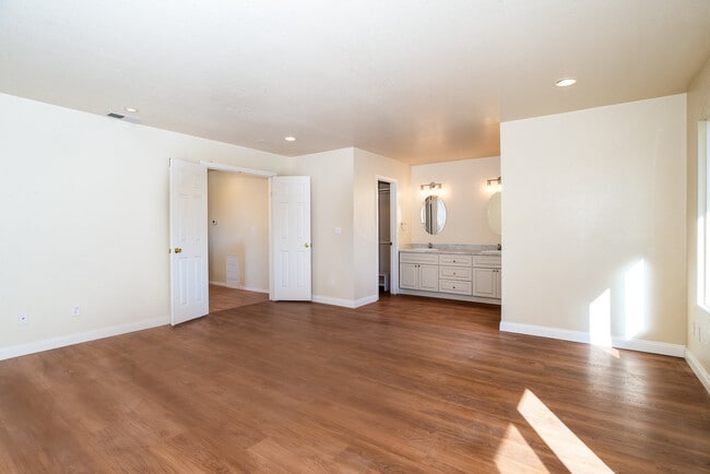 Building Photo - 1908 Broadway St