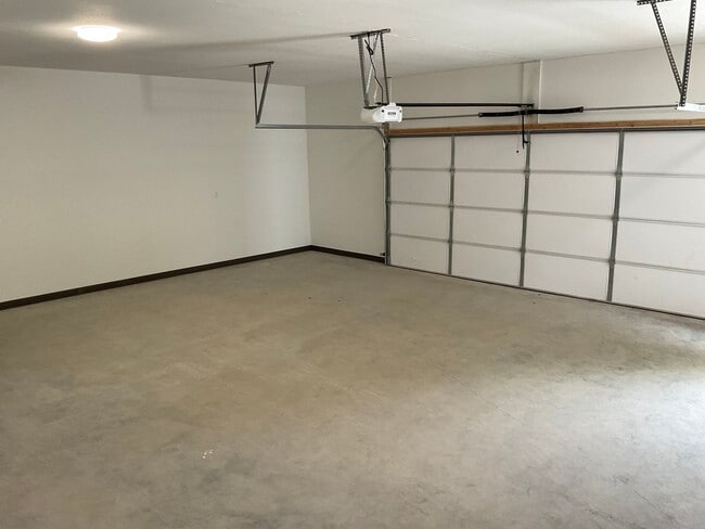 Building Photo - PRE LEASING- AVAILABLE JUNE 10TH - 3 Bedroom/2 Bathroom House In Frontenac