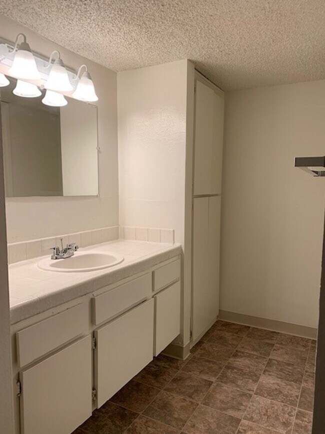 Building Photo - Parkside Apartments