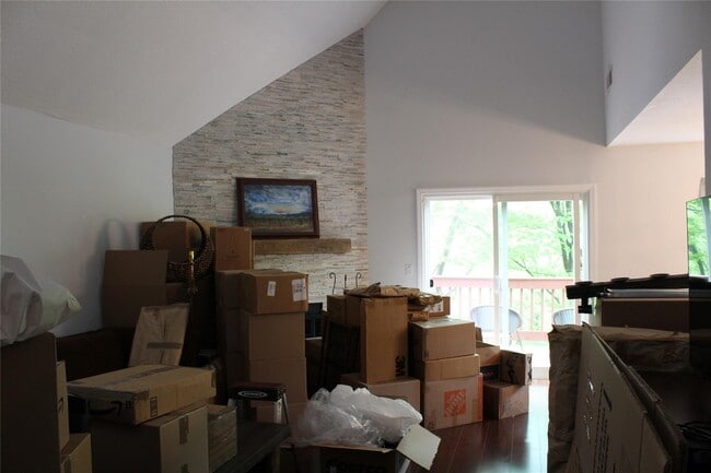 Building Photo - 402 Appletree Ln
