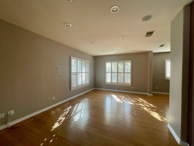 Building Photo - Glenwood, Riverside Gated Community