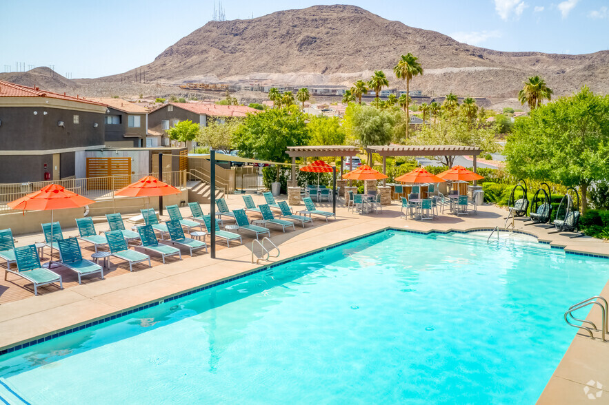 Pool Area - Townhomes at Horizon Ridge