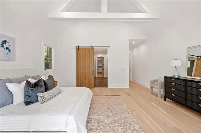 Building Photo - 1074 Moores Mill Rd NW