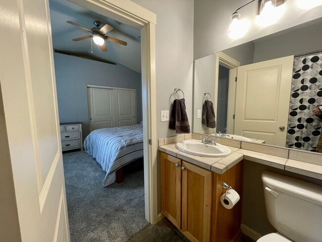 Building Photo - Sherwood Corner 3 Bed 2.5 Bath Townhome on top floor~  Reserved Parking and Washer & Dryer and Co...