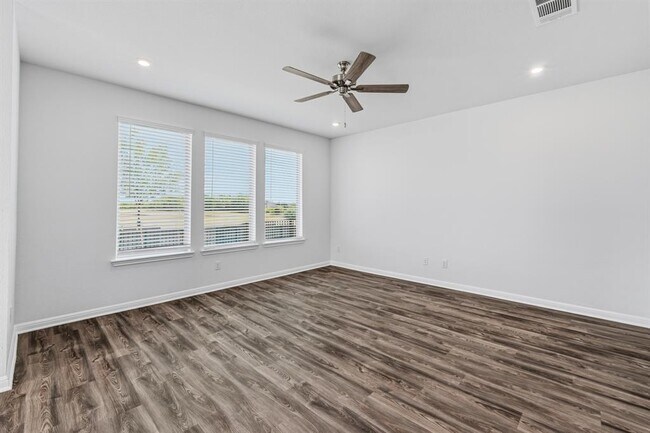 Building Photo - 2210 Cornfield Dr